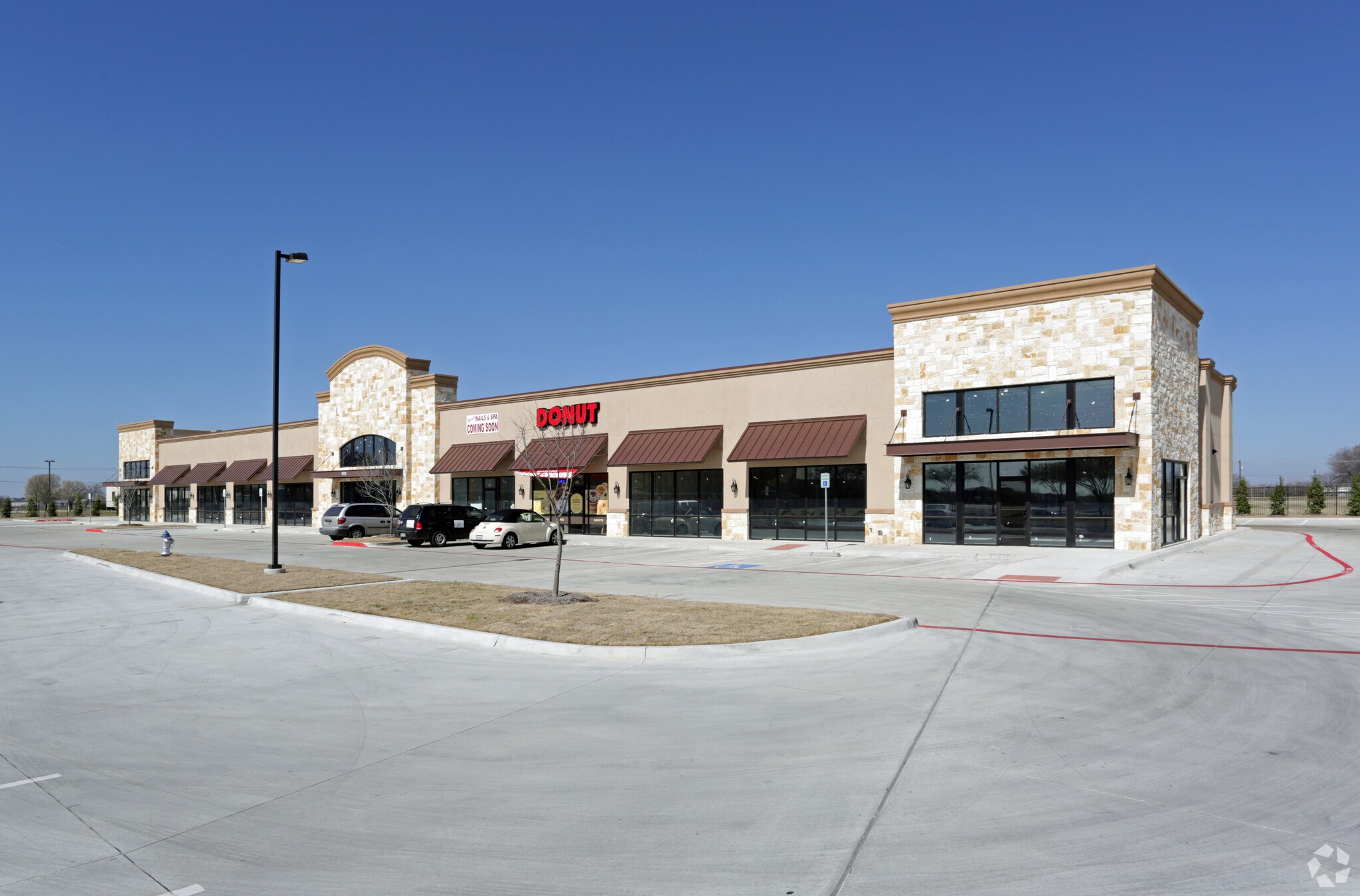8701 Liberty Grove Rd, Rowlett, TX à louer Photo de l’immeuble– Image 1 sur 6