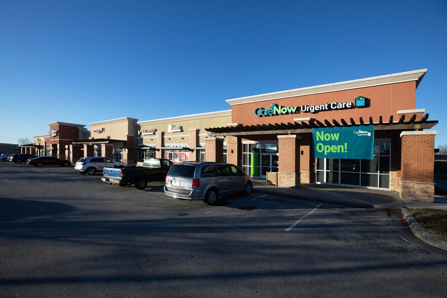 11601 E 40 Hwy, Kansas City, MO à louer - Photo de l’immeuble – Image 3 sur 9