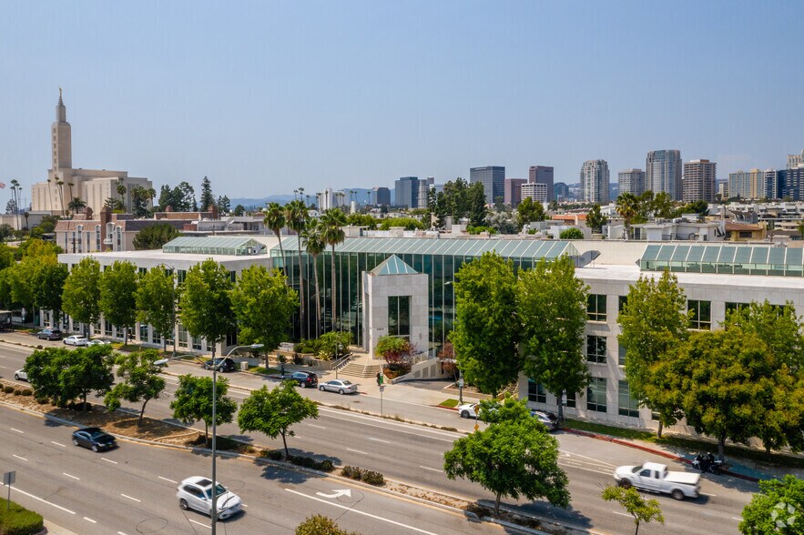 10635 Santa Monica Blvd, Los Angeles, CA à louer - Photo de l’immeuble – Image 2 sur 8