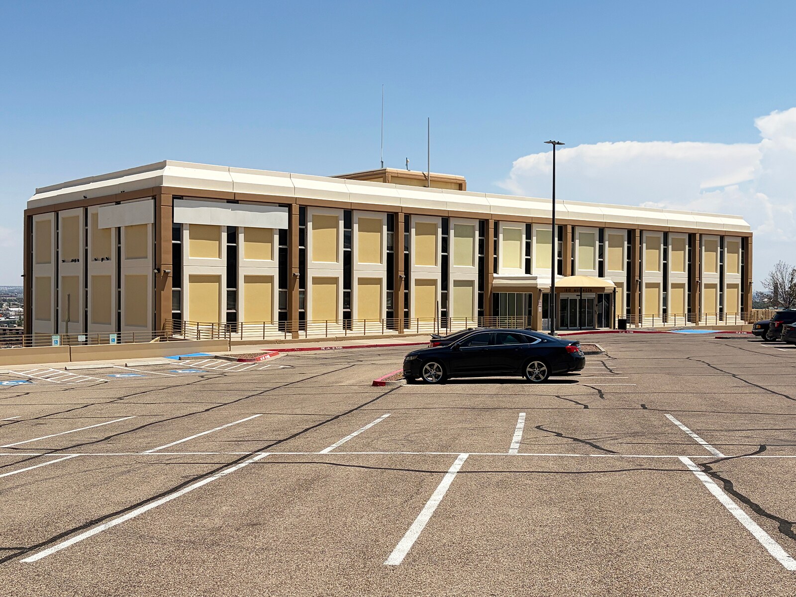 1810 Murchison Dr, El Paso, TX à louer Photo de l’immeuble– Image 1 sur 2