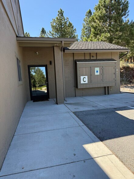 17025 Mount Rose Hwy, Reno, NV à louer - Photo de l’immeuble – Image 3 sur 6