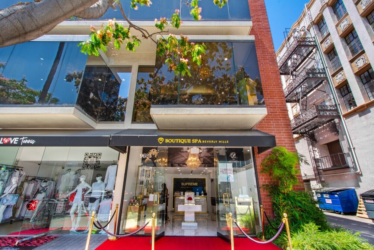 9625-9647 Brighton Way, Beverly Hills, CA à louer Photo de l’immeuble– Image 1 sur 4