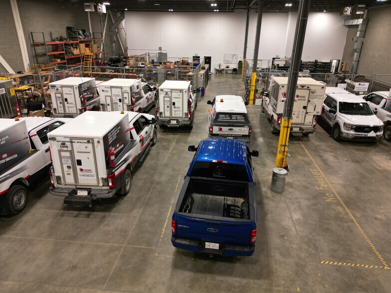 6987-7143 68th Ave NW, Edmonton, AB à louer - Photo de l’immeuble – Image 2 sur 10