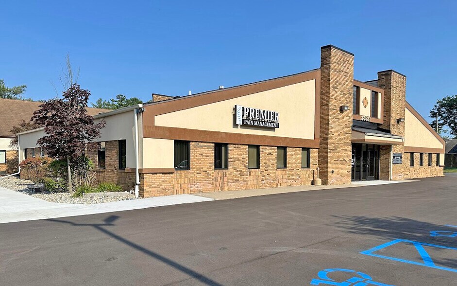 28521 Orchard Lake Rd, Farmington Hills, MI à louer - Photo de l’immeuble – Image 1 sur 5
