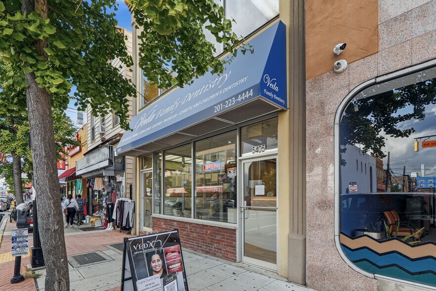 5405 Bergenline Ave, West New York, NJ à louer - Photo de l’immeuble – Image 1 sur 24