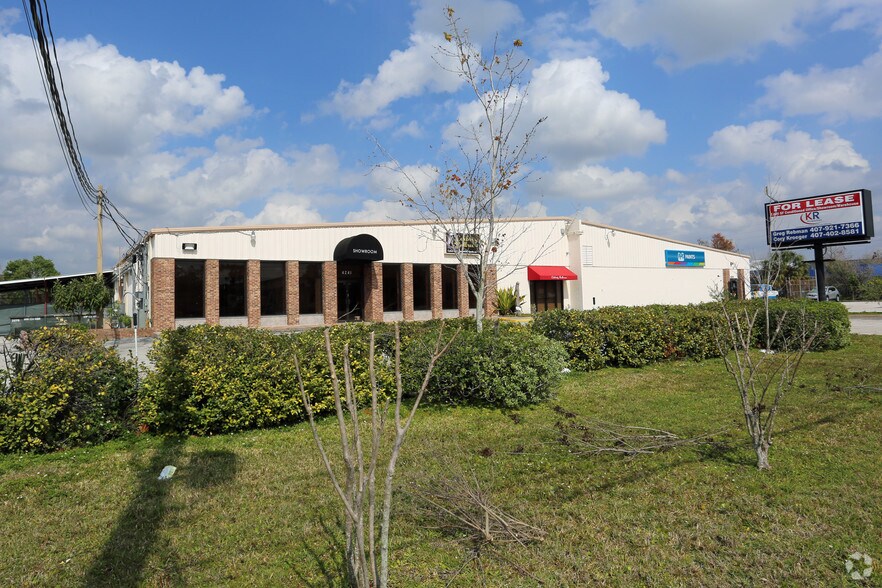 4241 L B Mcleod Rd, Orlando, FL à louer - Photo principale – Image 1 sur 2