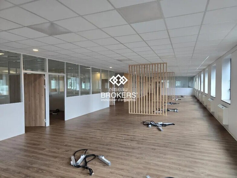 Bureau dans SAINT-OUEN-L'AUMONE à louer - Photo de l’immeuble – Image 2 sur 7