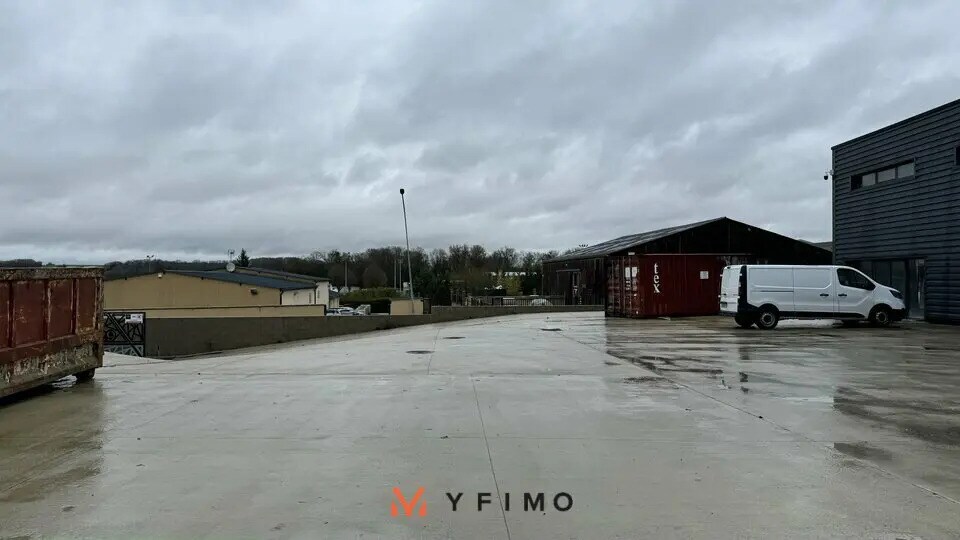 Local d’activités dans Magny-en-Vexin à louer - Photo de l’immeuble – Image 3 sur 11