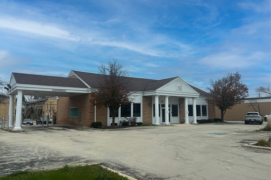 600 W Roosevelt Rd, Glen Ellyn, IL à louer - Photo de l’immeuble – Image 2 sur 8