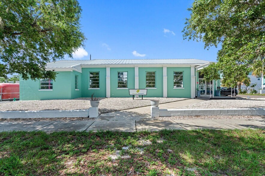 2828 Central Ave, Saint Petersburg, FL à louer - Photo de l’immeuble – Image 1 sur 30