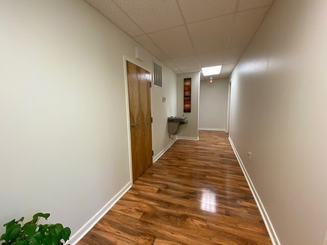 1701 Raintree Dr, Richmond, VA à louer - Photo de l’immeuble – Image 2 sur 18