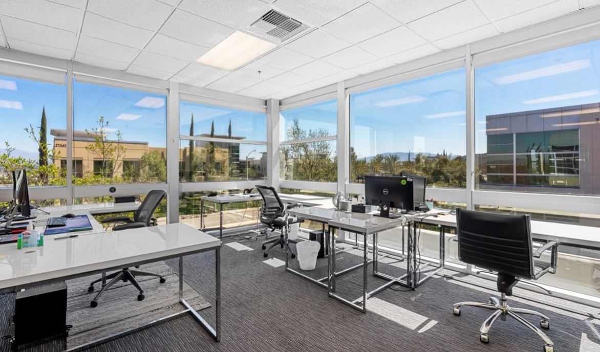 27321-27327 Via Industria, Temecula, CA 92590 - Lot 27327 - - Photo intérieure - Image 2 of 4