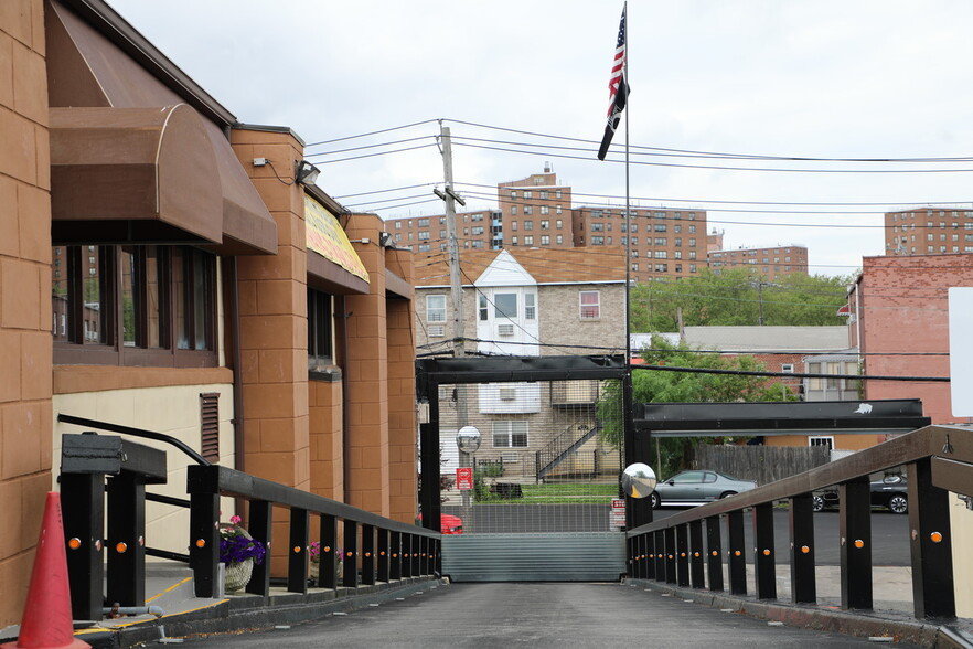 450 Zerega Ave, Bronx, NY à louer - Photo de l’immeuble – Image 2 sur 30