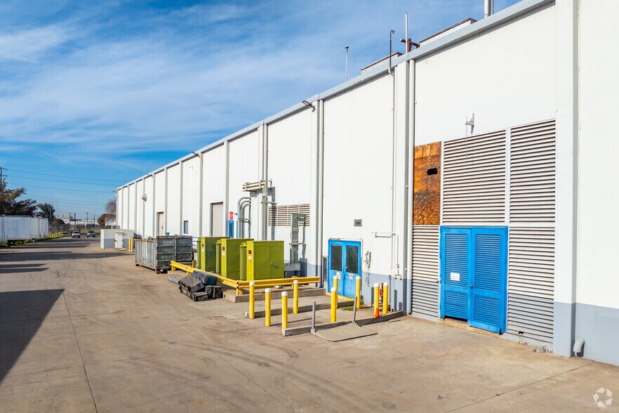 1111 Navy Dr, Stockton, CA à louer - Photo de l’immeuble – Image 2 sur 8