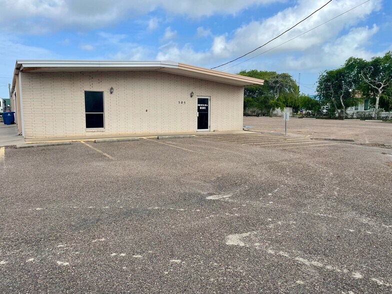 505 Elm St, Portland, TX à louer - Photo de l’immeuble – Image 3 sur 7