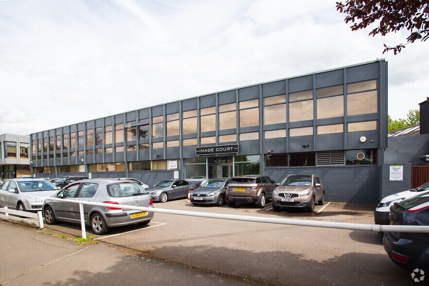 326-338 Molesey Rd, Walton On Thames à louer - Photo de l’immeuble – Image 2 sur 17
