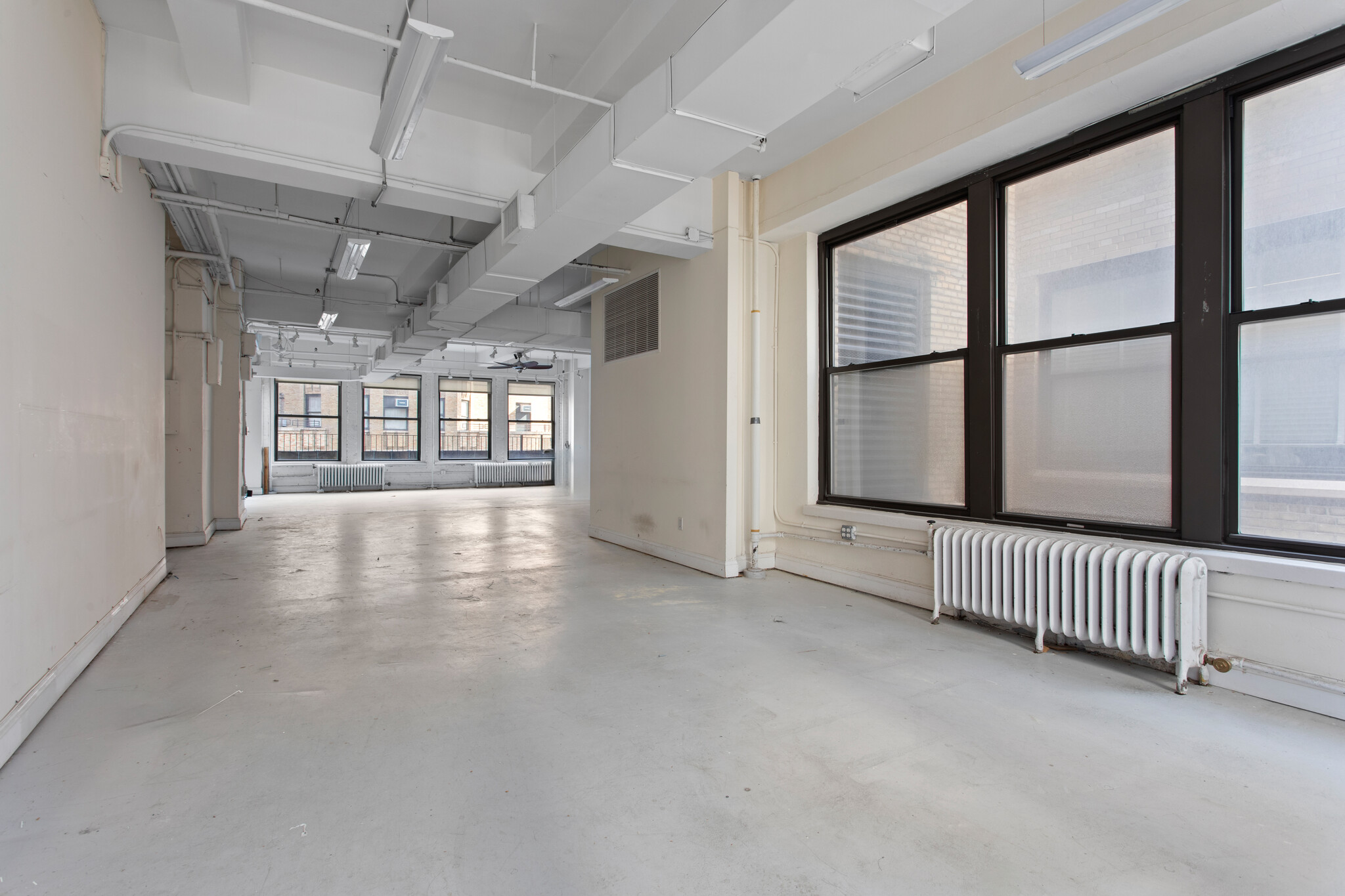 248 W 35th St, New York, NY à louer Photo de l’immeuble– Image 1 sur 6