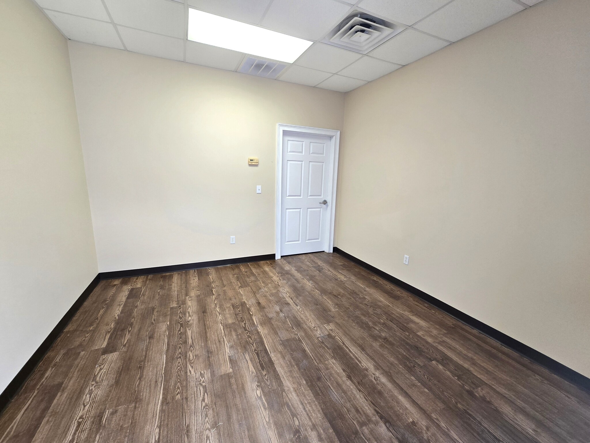 7540 103rd St, Jacksonville, FL à louer Photo intérieure– Image 1 sur 3