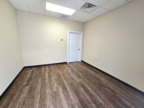 7540 103rd St, Jacksonville, FL à louer Photo intérieure– Image 1 sur 3