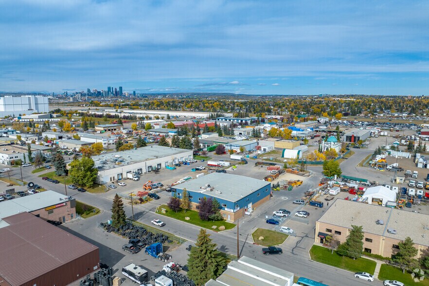 3450-3458 48th Ave SE, Calgary, AB à louer - Aérien – Image 3 sur 6