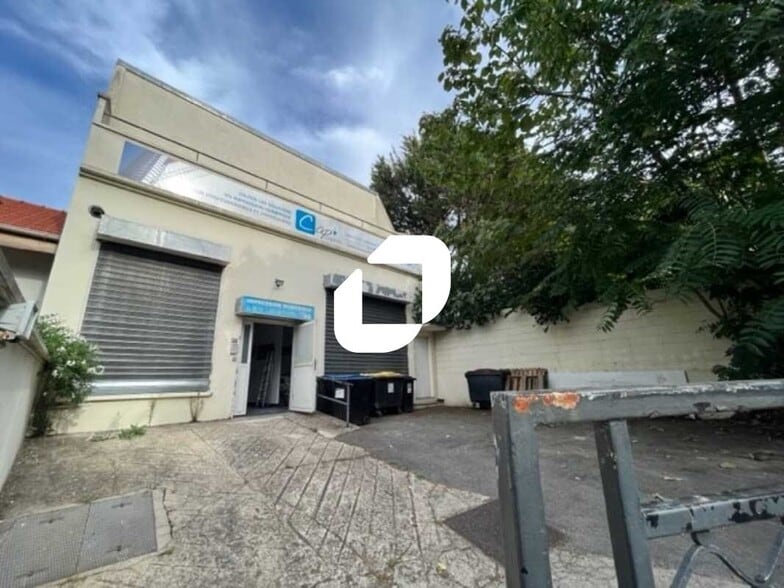 Local d’activités dans Arcueil à louer - Photo de l’immeuble – Image 1 sur 6