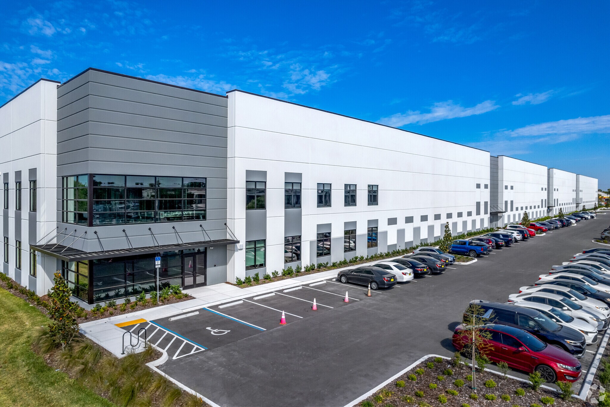 8660 133rd Ave N, Largo, FL à louer Photo de l’immeuble– Image 1 sur 8