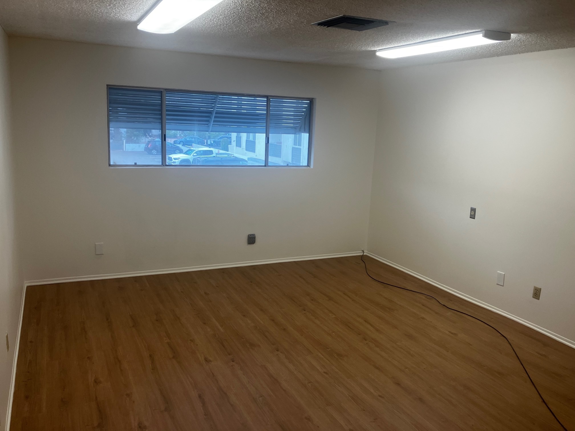 22026-22030 Ventura Blvd, Woodland Hills, CA à louer Photo intérieure– Image 1 sur 2