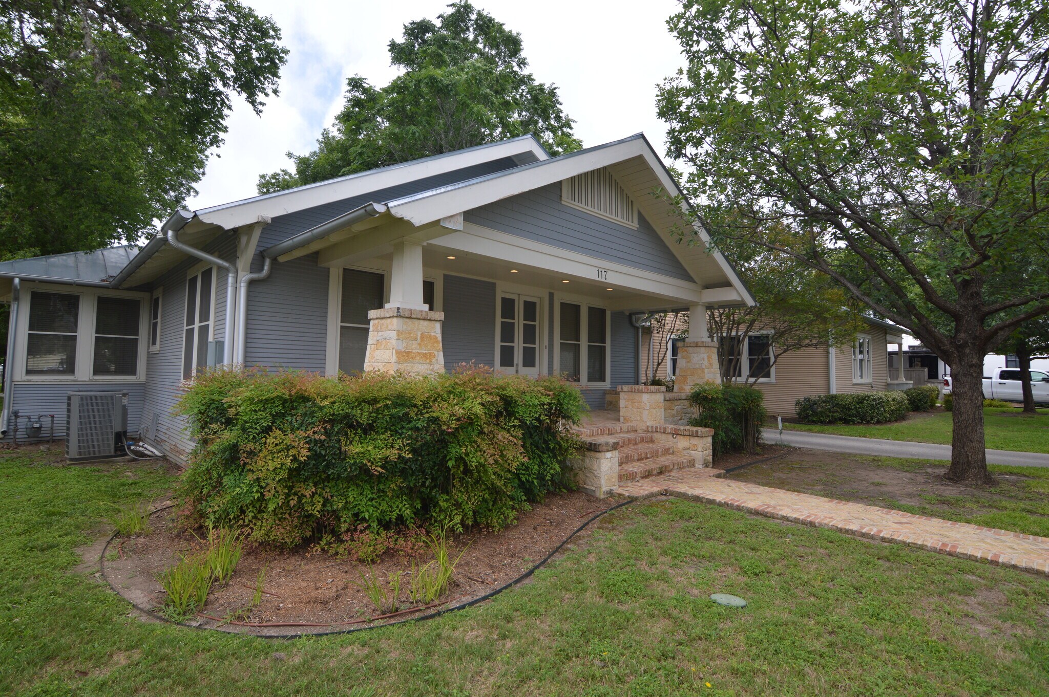 117 Rosewood Ave, Boerne, TX à vendre Photo de l’immeuble– Image 1 sur 15