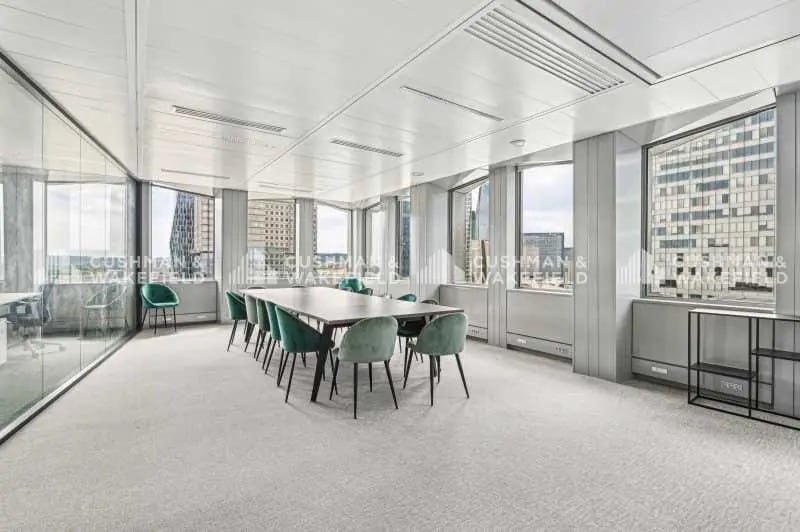33 Place Des Corolles, Courbevoie à louer - Photo de l’immeuble – Image 2 sur 13