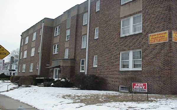 7246 Hazel Ave, Upper Darby, PA à vendre - Photo principale – Image 1 sur 2