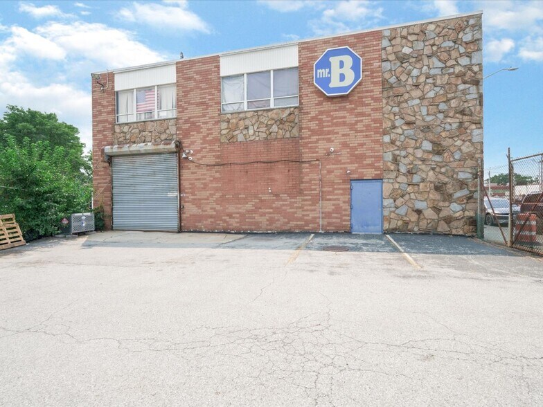 200 E Sunrise Hwy, Freeport, NY à louer - Photo de l’immeuble – Image 1 sur 13