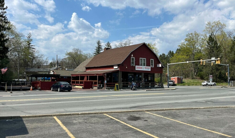 2601 Milford Rd, East Stroudsburg, PA à vendre - Photo de l’immeuble – Image 2 sur 19