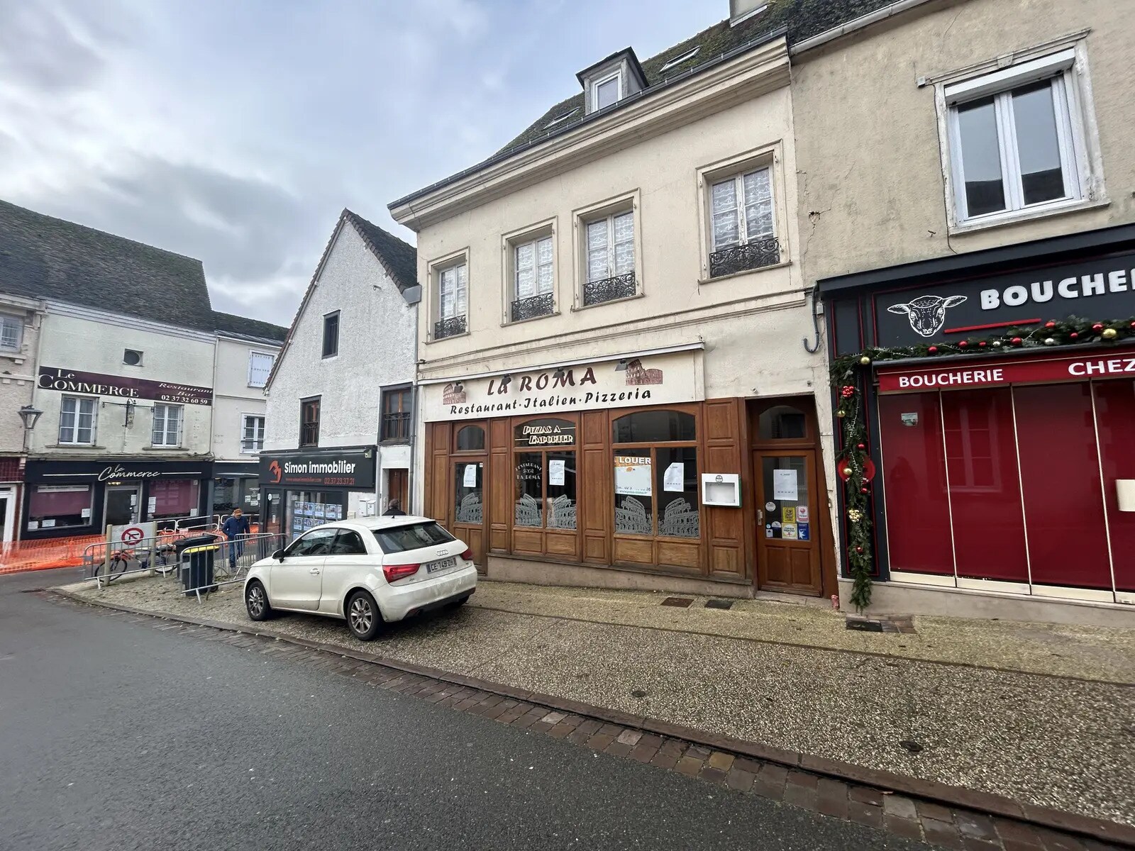 Local commercial dans Courville-sur-Eure à louer Photo de l’immeuble– Image 1 sur 3