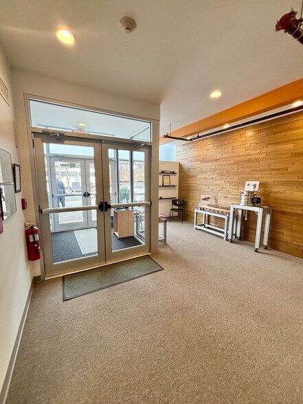 11 Michigan Dr, Natick, MA à louer - Hall d’entrée – Image 3 sur 10