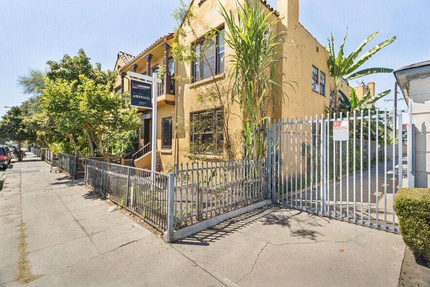 2717 S Budlong Ave, Los Angeles, CA à vendre - Photo de l’immeuble – Image 2 sur 29