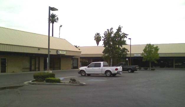 324 Oak St, Bakersfield, CA à louer Photo principale– Image 1 sur 4