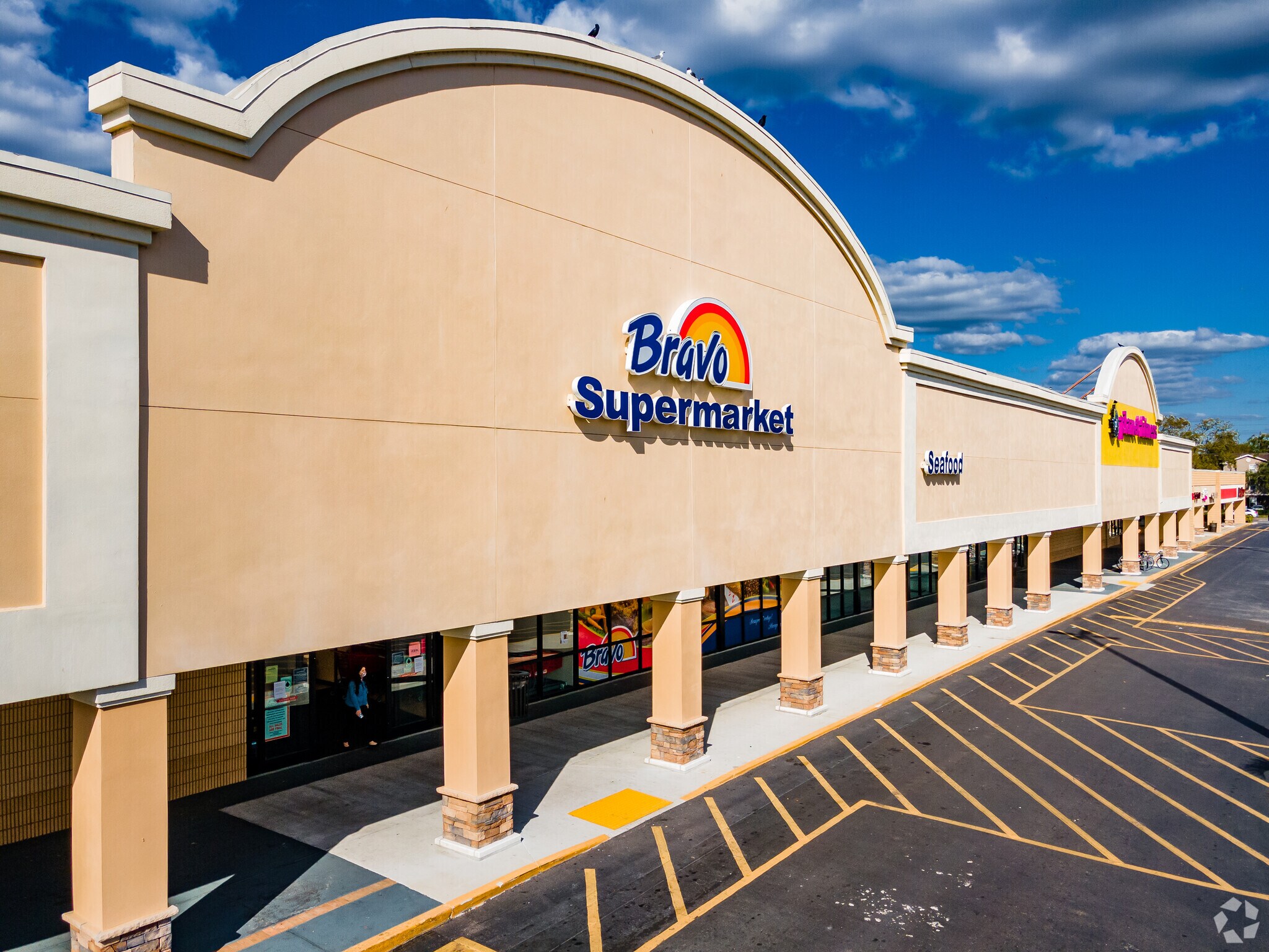 2526 E Bearss Ave, Tampa, FL à louer Photo principale– Image 1 sur 19