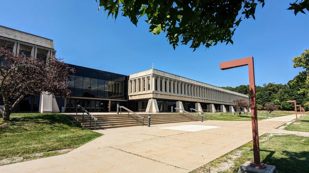 8001 W Jefferson Blvd, Fort Wayne, IN à louer - Photo de l’immeuble – Image 2 sur 8