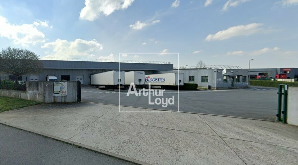 Local d’activités dans Brie-Comte-Robert à louer - Photo de l’immeuble – Image 1 sur 2