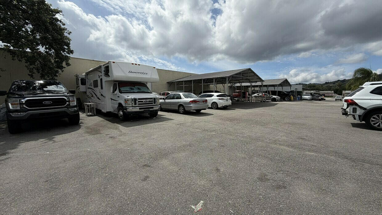 3167-3183 E Thousand Oaks Blvd, Thousand Oaks, CA à louer Photo de l’immeuble– Image 1 sur 6