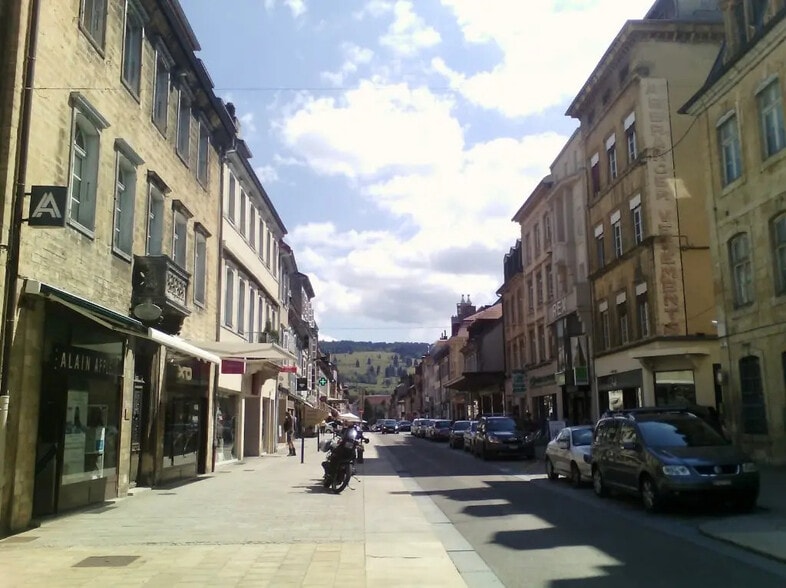 Local commercial dans Pontarlier à louer - Photo de l’immeuble – Image 3 sur 4
