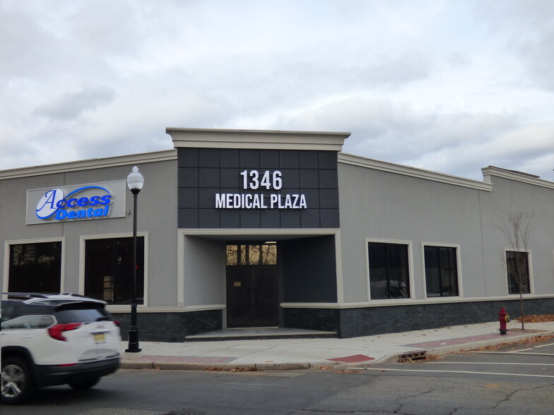 1346 Main Ave, Clifton, NJ à louer - Photo de l’immeuble – Image 1 sur 16