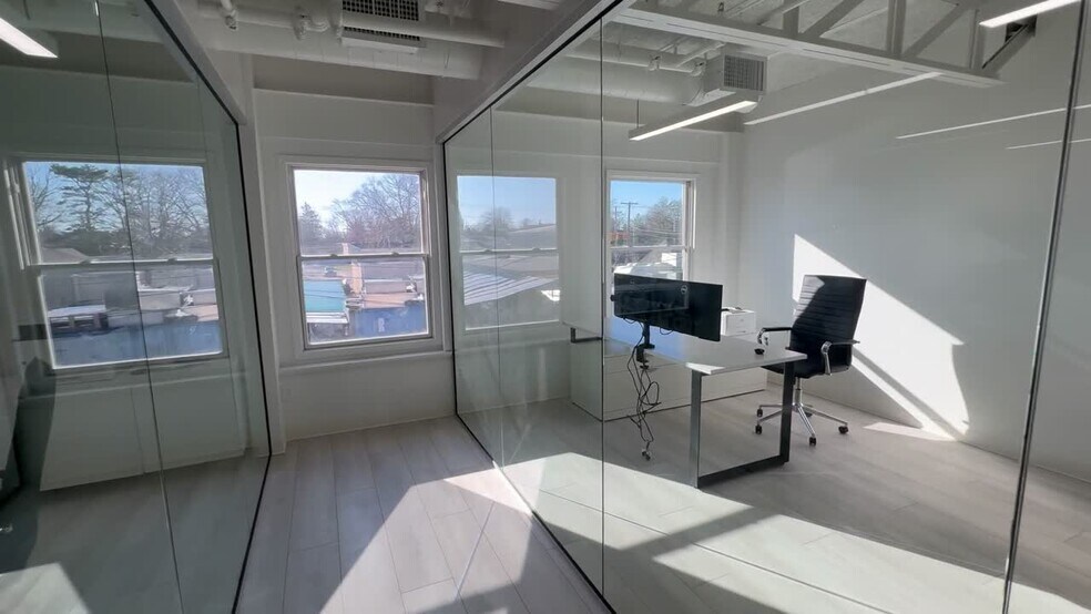 243 Skidmore Rd, Deer Park, NY à vendre - Vidéo sur l’annonce professionnelle – Image 2 sur 22