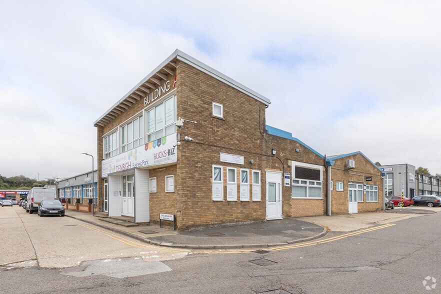 10 First Av, Milton Keynes à louer - Photo principale – Image 1 sur 4