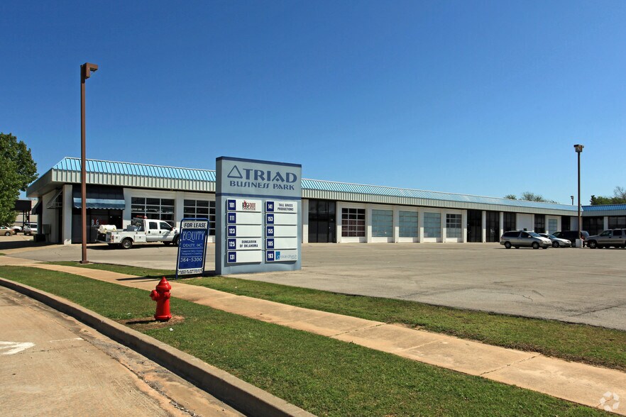 101-193 Triad Village Dr, Norman, OK à louer - Photo principale – Image 3 sur 11