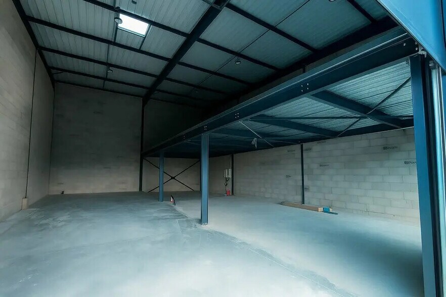 Local d'activités dans Villette-d'Anthon à vendre - Photo intérieure – Image 2 sur 9