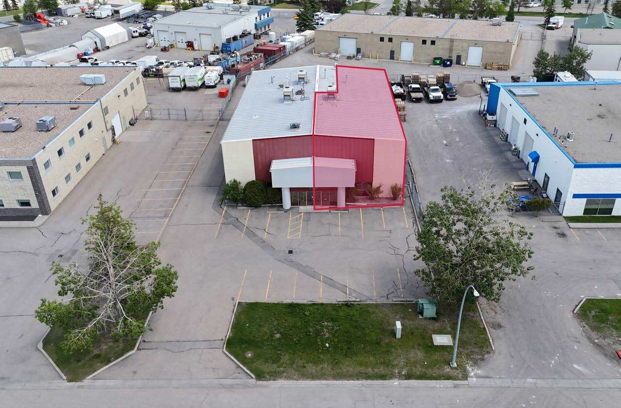 5040 12A St SE, Calgary, AB à louer Photo de l’immeuble– Image 1 sur 4