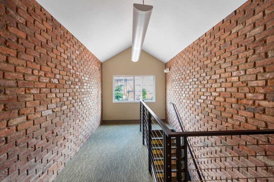 2181 Victory Pky, Cincinnati, OH à vendre - Photo de l’immeuble – Image 3 sur 7