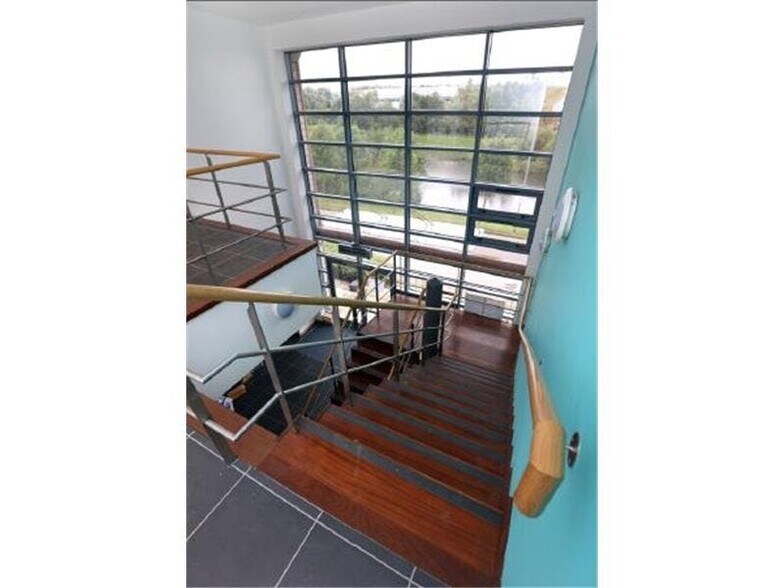 Lake View Dr, Nottingham à louer - Photo de l’immeuble – Image 3 sur 5