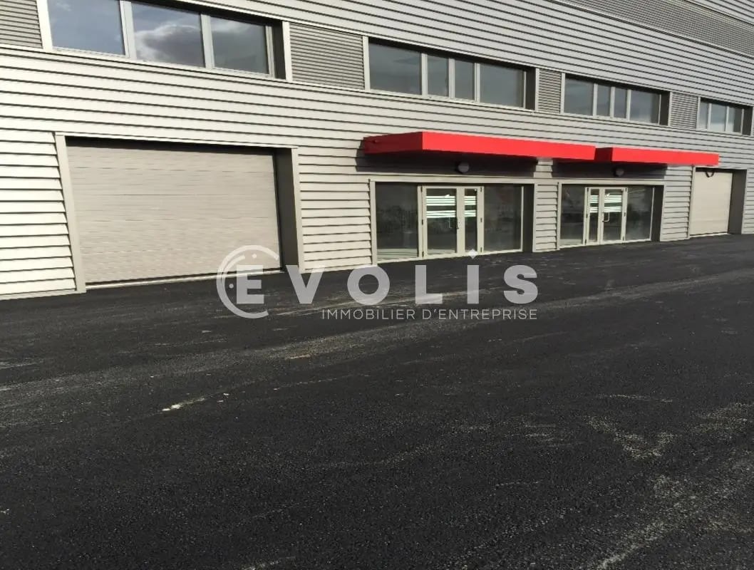 Local d’activités dans Villeneuve-la-Garenne à louer Photo de l’immeuble– Image 1 sur 13